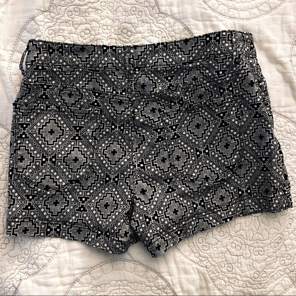 3 FOR $15!!! Black and White Geometric Print Shorts - Picture 2 of 4
